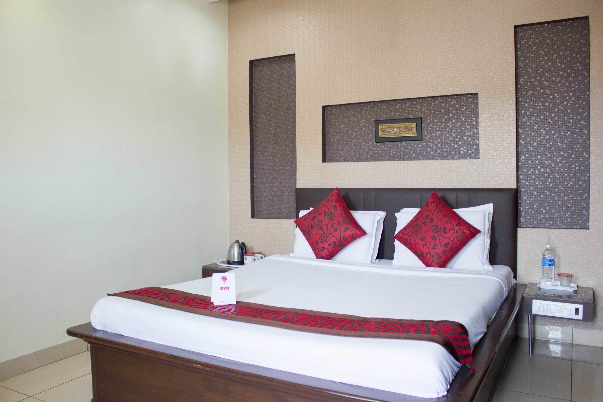 Oyo 4895 Abi Krishna Hotel Puducherry Buitenkant foto