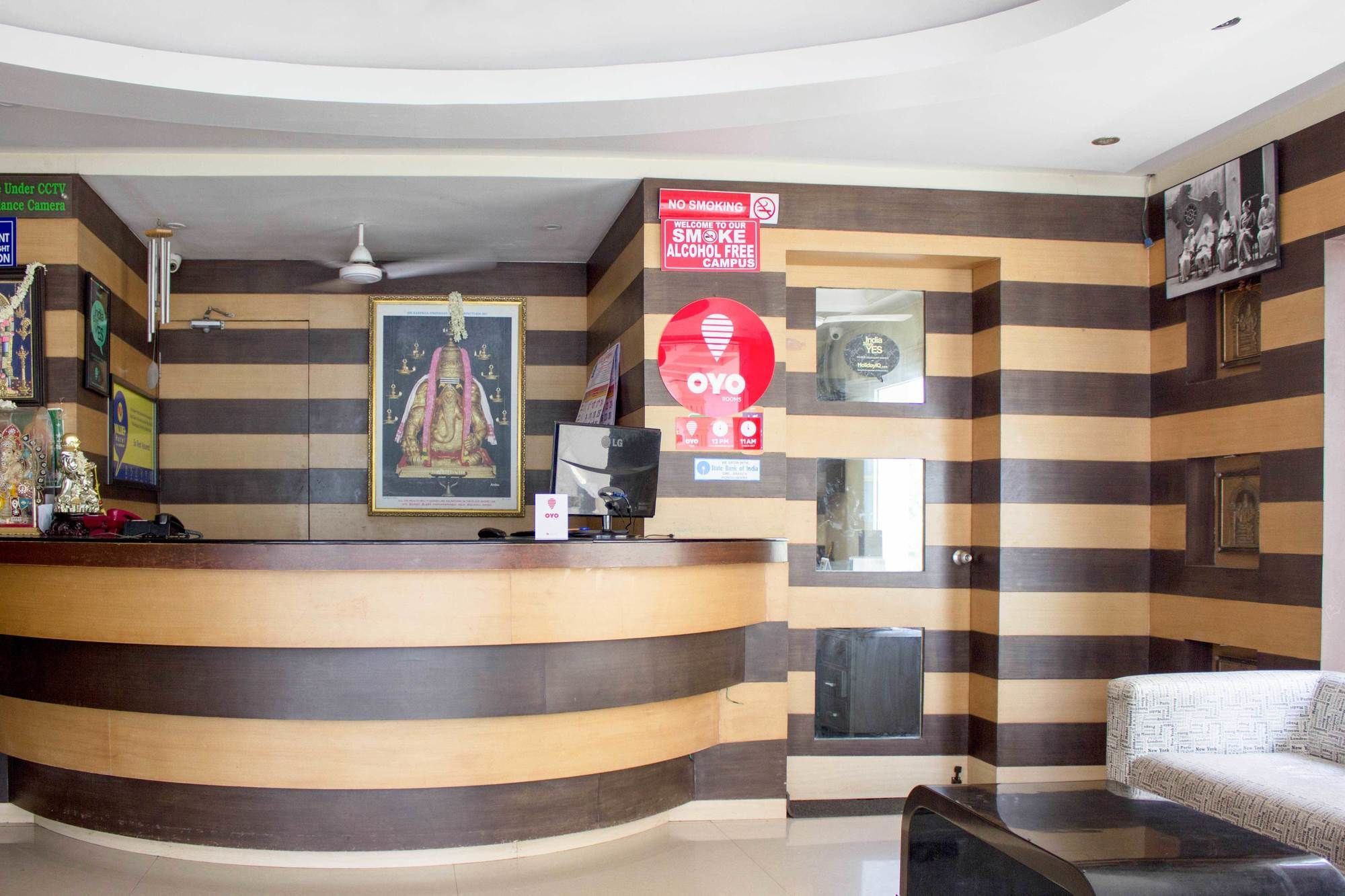 Oyo 4895 Abi Krishna Hotel Puducherry Buitenkant foto