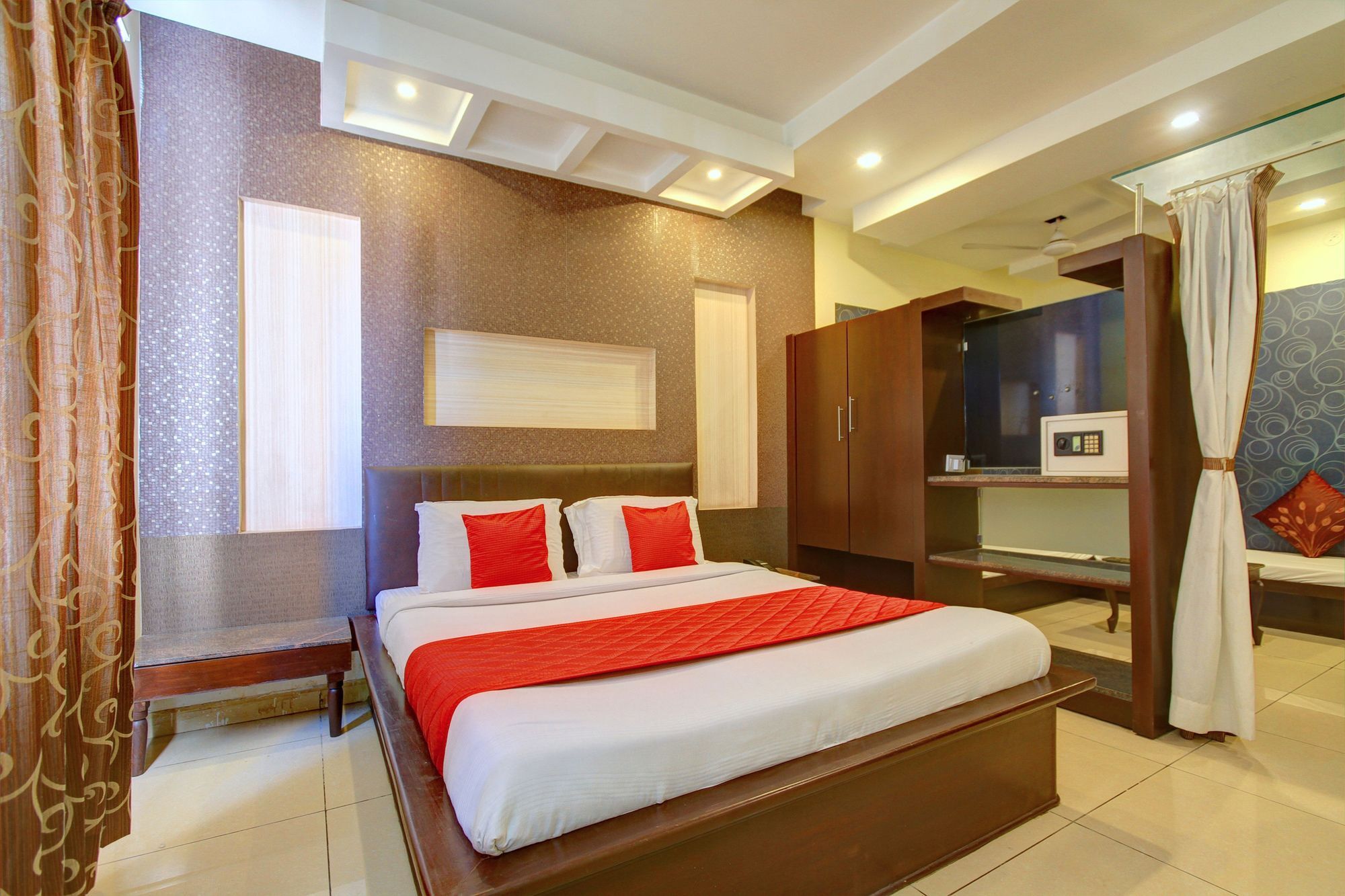 Oyo 4895 Abi Krishna Hotel Puducherry Buitenkant foto