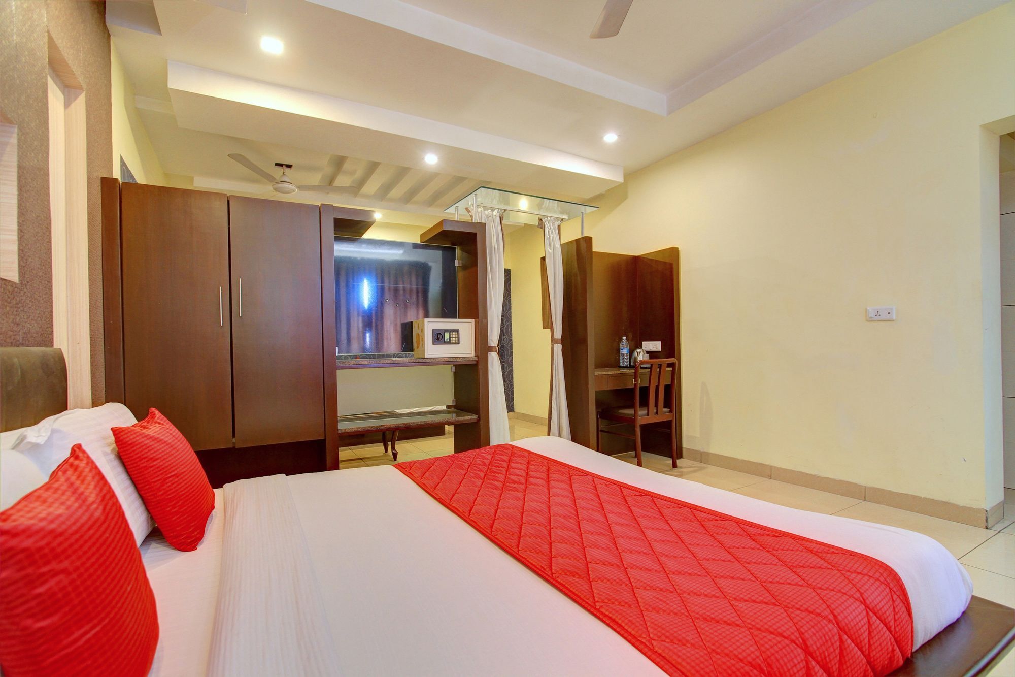 Oyo 4895 Abi Krishna Hotel Puducherry Buitenkant foto