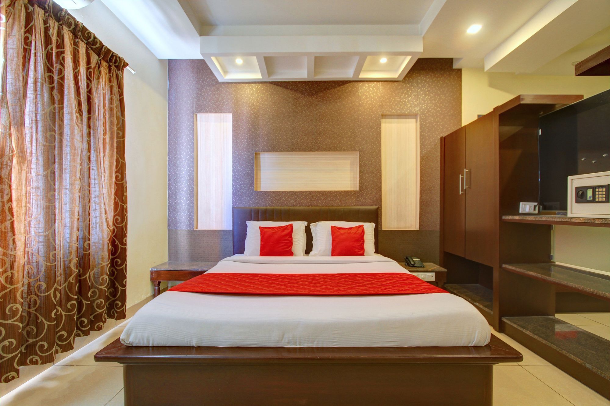 Oyo 4895 Abi Krishna Hotel Puducherry Buitenkant foto