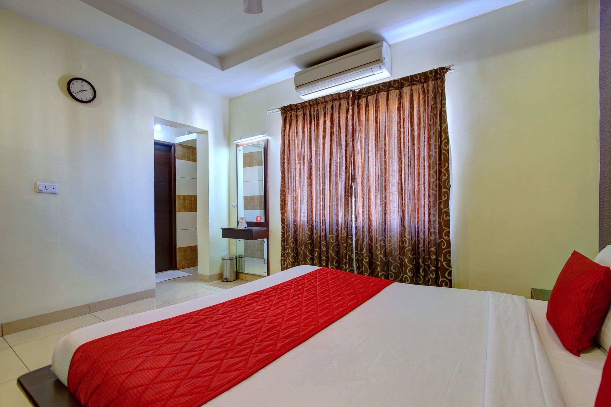 Oyo 4895 Abi Krishna Hotel Puducherry Buitenkant foto