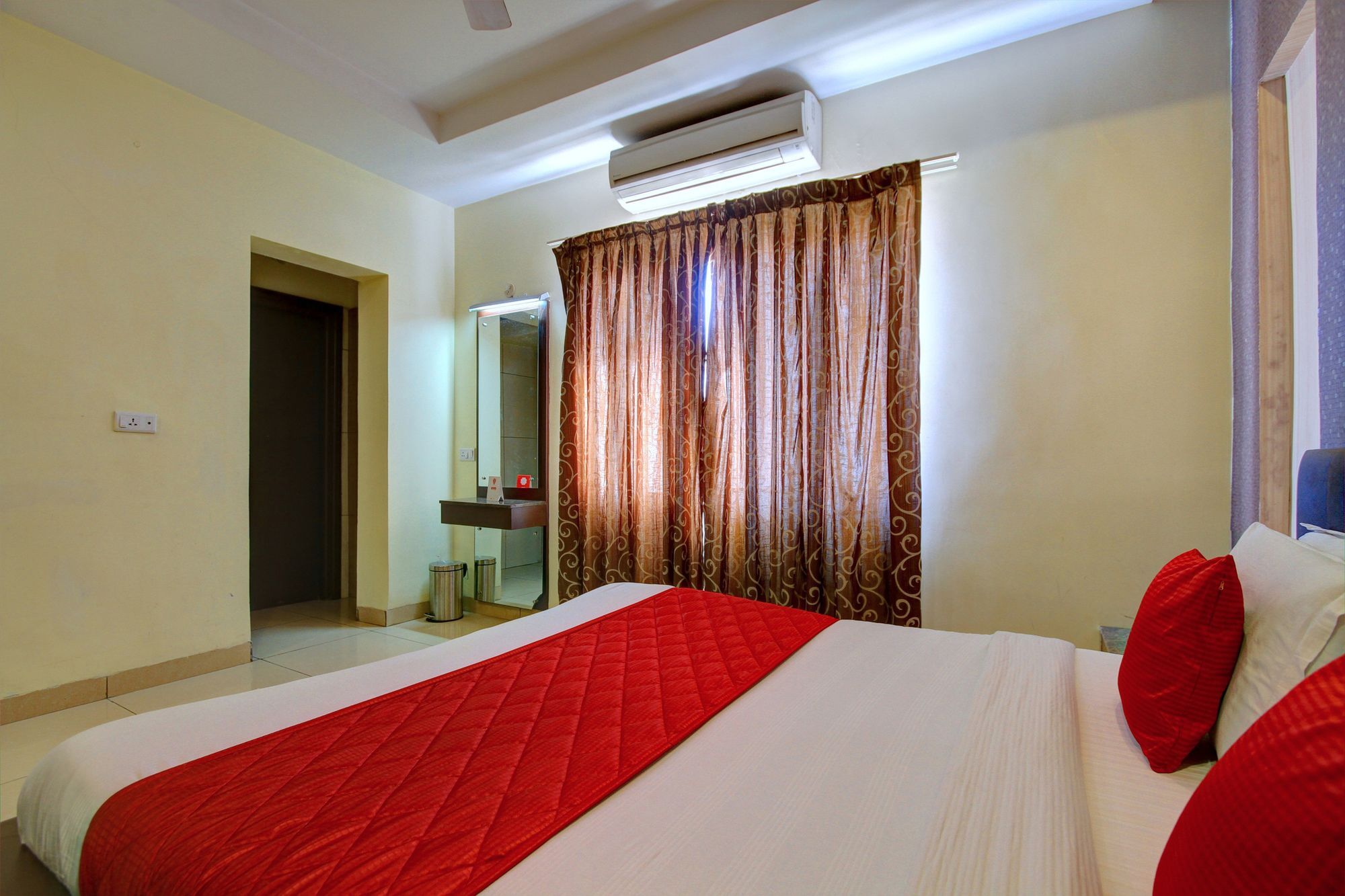 Oyo 4895 Abi Krishna Hotel Puducherry Buitenkant foto
