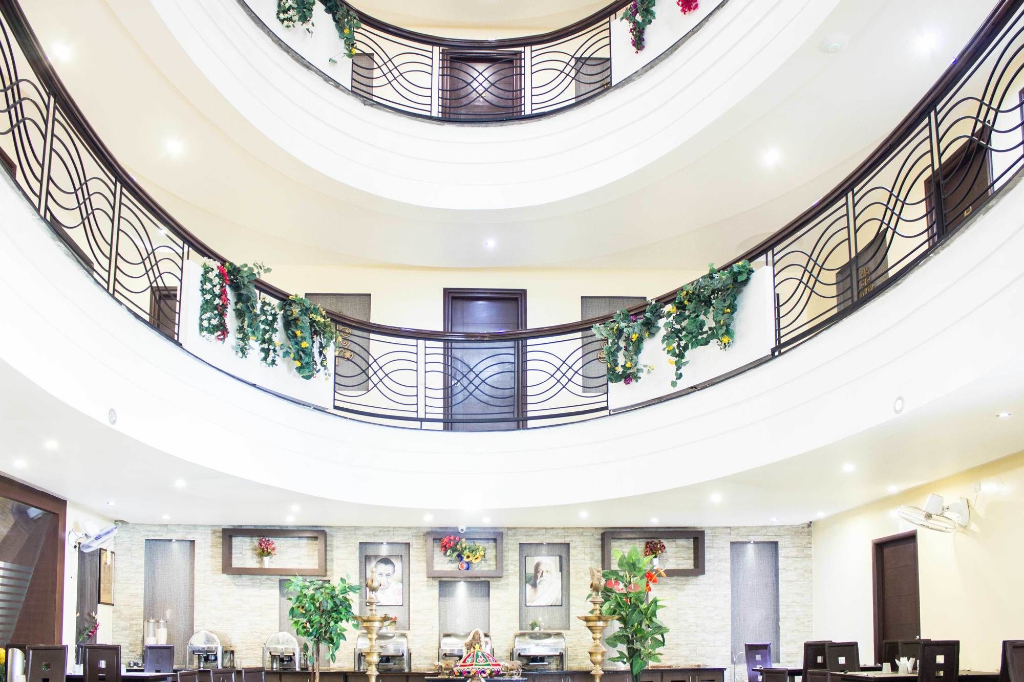 Oyo 4895 Abi Krishna Hotel Puducherry Buitenkant foto