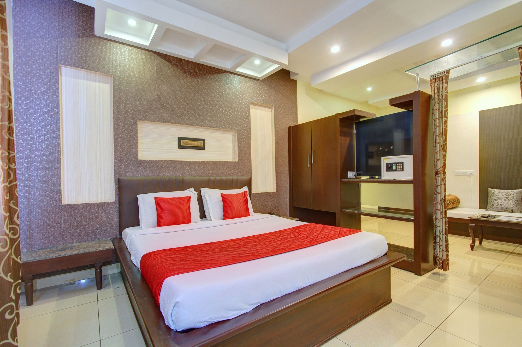 Oyo 4895 Abi Krishna Hotel Puducherry Buitenkant foto