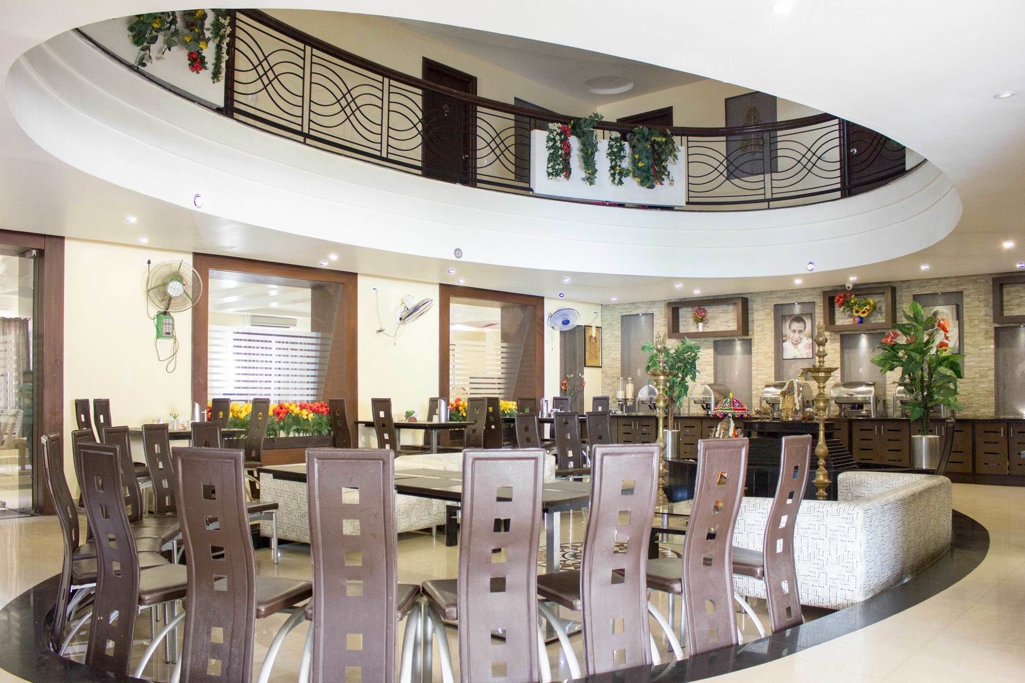 Oyo 4895 Abi Krishna Hotel Puducherry Buitenkant foto
